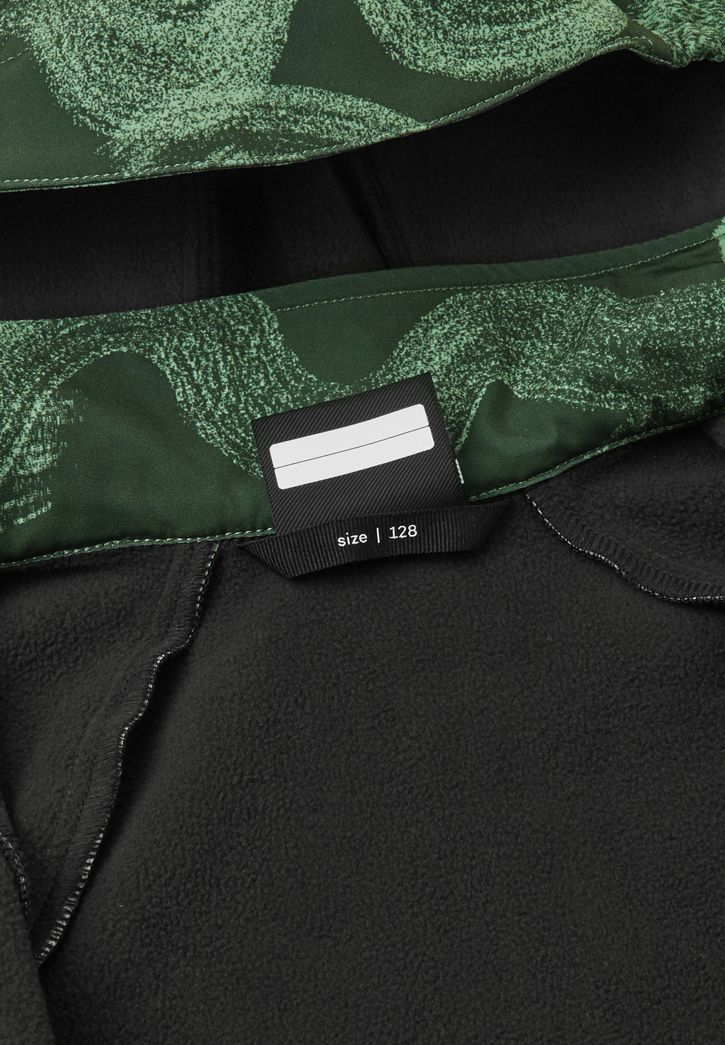 REIMA gefütterte Softshell-Jacke<br> Aitoo<br> Gr. 140, 146, 152, 158, 164 <br>aussen Softshell<br>innen weiches Fleece <br>regulierbare Ärmelbündchen<br> WS 10'000 mm