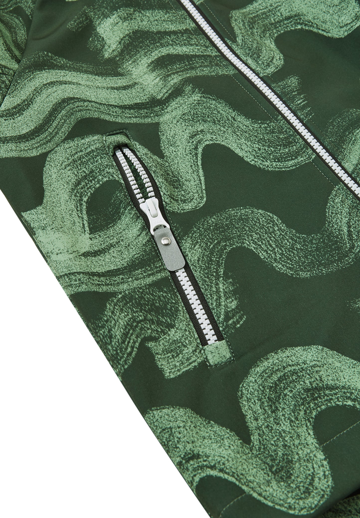 REIMA gefütterte Softshell-Jacke<br> Aitoo<br> Gr. 140, 146, 152, 158, 164 <br>aussen Softshell<br>innen weiches Fleece <br>regulierbare Ärmelbündchen<br> WS 10'000 mm