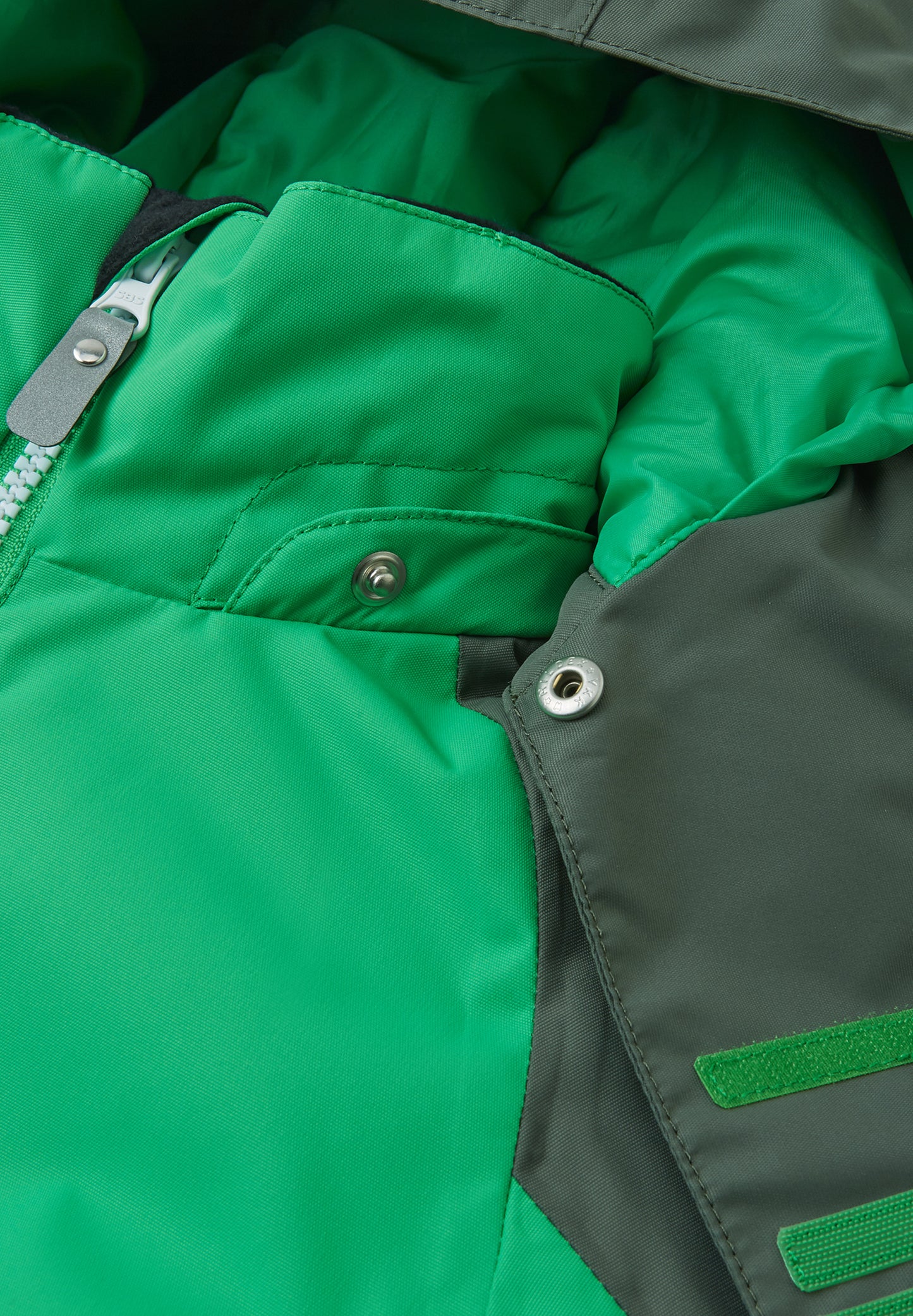 REIMA TEC Skijacke/Winterjacke Autti <br>Gr. 104, 110, 116, 122, 134, 140<br> Schneefang & verstellbare Ärmelbündchen<br> funktionelle Details<br> WS 10'000 mm