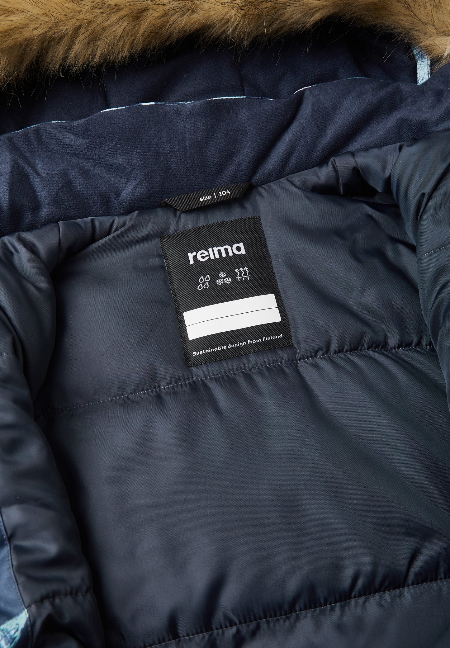 REIMA TEC+ Winteroverall/Skianzug <br>Kipina <br>Gr. 104 bis 140 <br>extra robuster Po-Bereich <br> Taille regulierbar <br> Beinende mit Druckknopf erweiterbar<br>auch ohne Kunstpelz tragbar <br>abnehmbare Fuss-Schlaufen<br> WS 12'000 mm