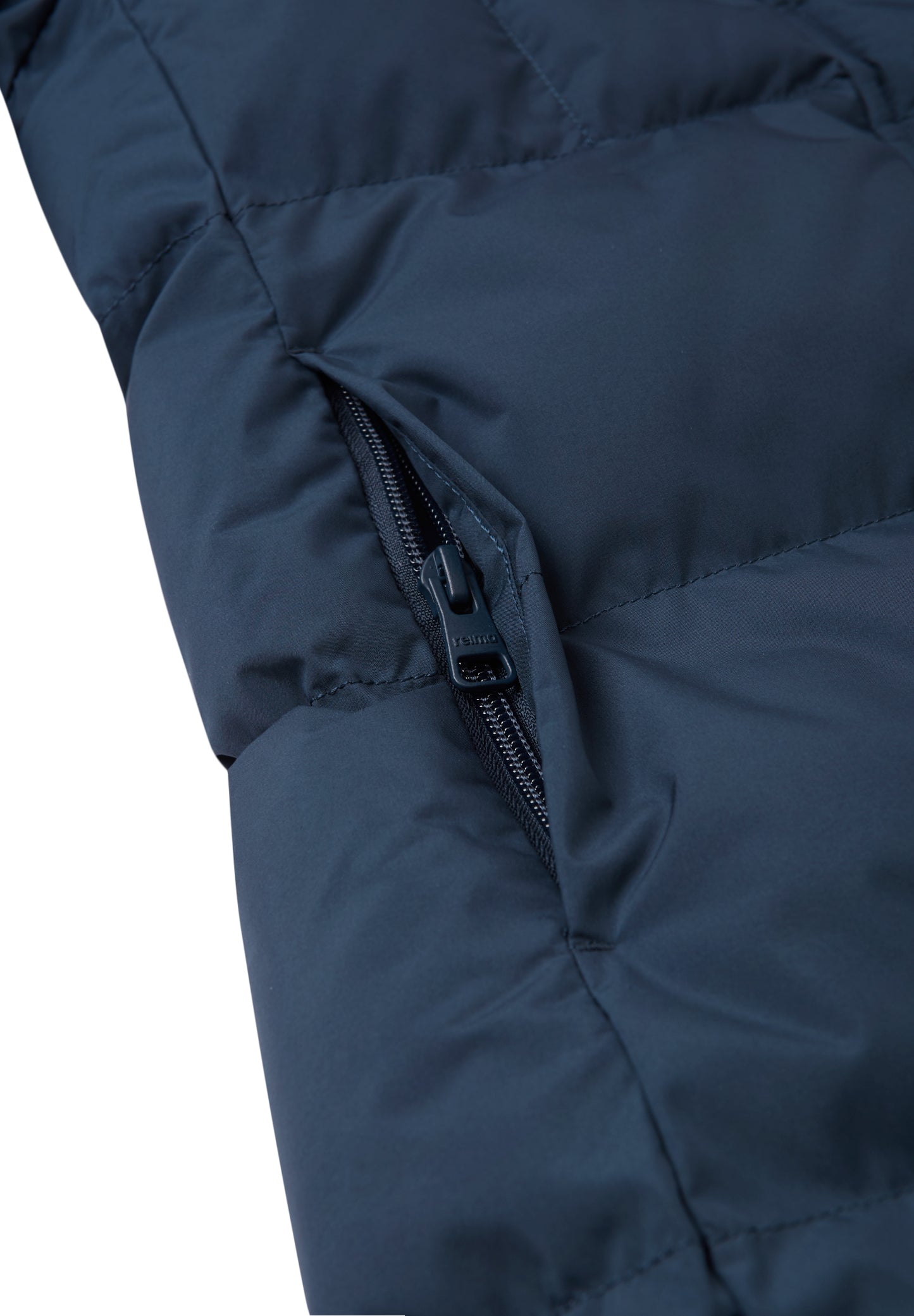 REIMA warmer Wintermantel Siemaus<br> Gr. 134 bis 164<br> warm wattiert mit Fellex (künstliche Daune)<br> lang geschnitten <br>WS 10'000 mm