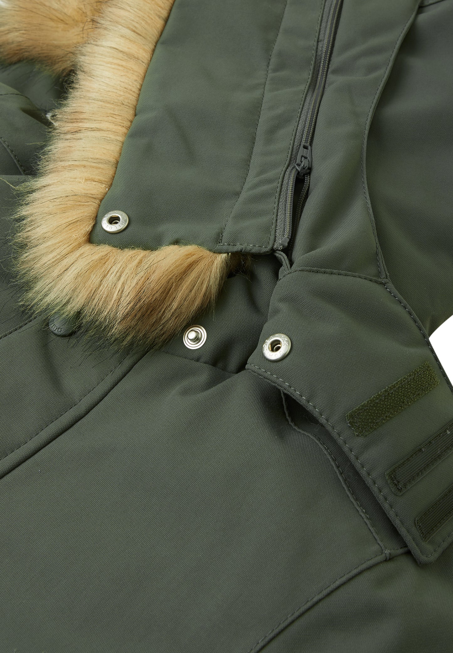 REIMA TEC+ Winteroverall/Skianzug <br>Stavanger <br>Gr. 104 bis 140 <br>extra robuster Po- und Knie/Schienbeinbereich <br> Taille regulierbar <br>auch ohne Kunstpelz tragbar <br>abnehmbare Fuss-Schlaufen<br> WS 12'000 mm