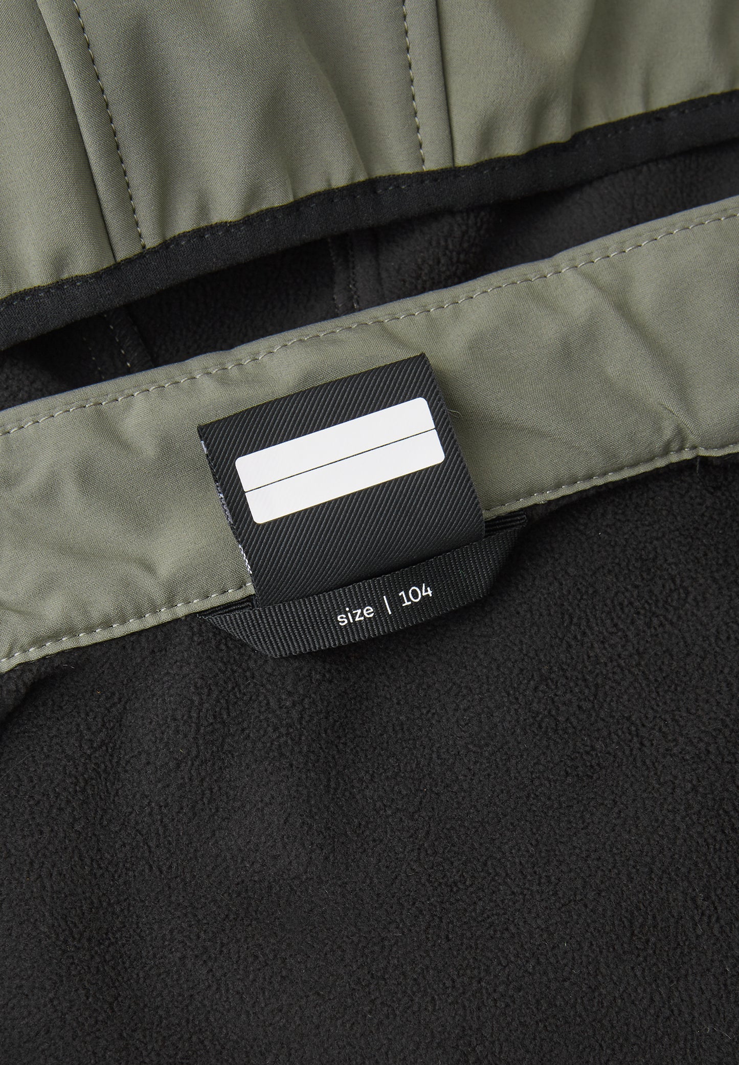 Reima gefütterter Softshell-Overall<br> Nurmes<br>Waldspielgruppe, Outdoor, KiTa<br> Gr. 104, 110, 116, 122, 128<br> innen weiches Fleece, aussen Softshell<br> Bein- und Po extra strapazierfähig<br> abnehmbare Fussgummi<br> WS 10'000 mm