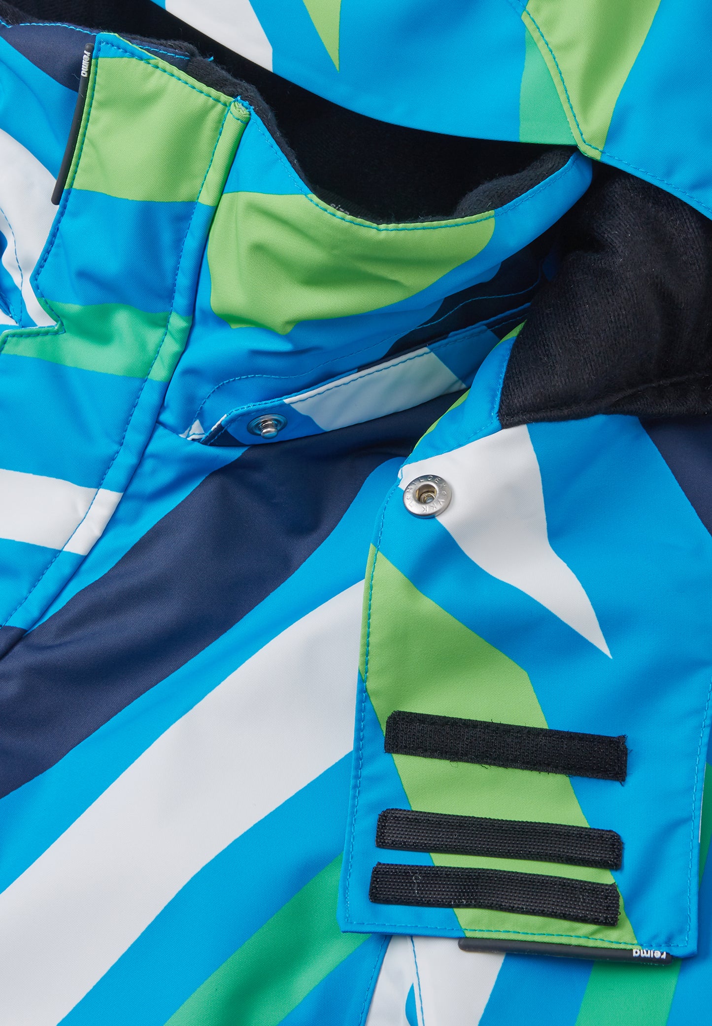 REIMA TEC Winteroverall/Skianzug<br> Reach<br>Gr. 116,122,146,152<br>extra robuster Po- und Knie/Schienbeinbereich <br>verstellbare Ärmelbündchen&Lycra-Einsätze <br>Taille regulierbar<br> Schneefang am Beinende<br>funktionelle Details <br>WS 12'000mm