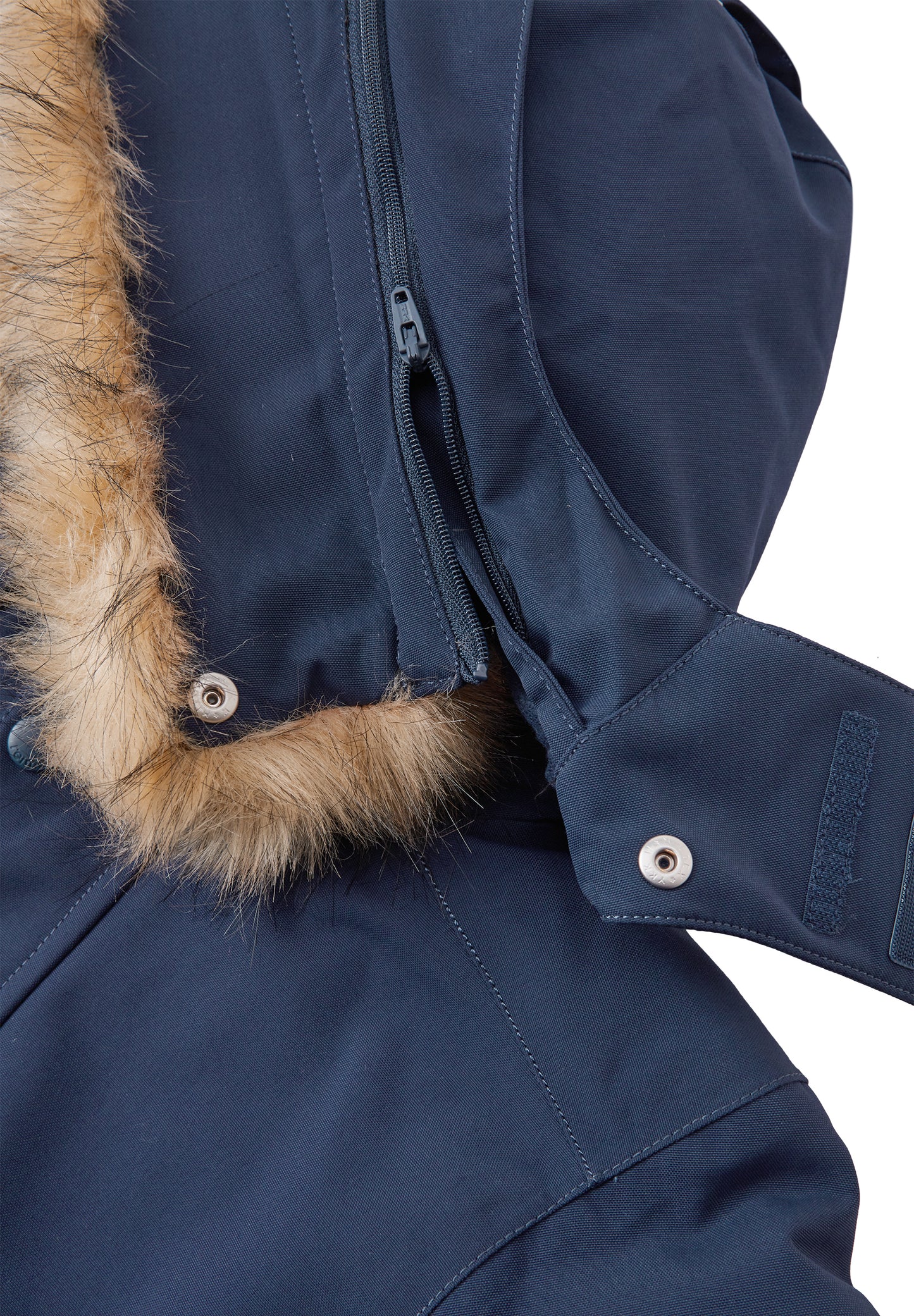 REIMA TEC+ Winteroverall/Skianzug <br>Stavanger <br>Gr. 104 bis 140 <br>extra robuster Po- und Knie/Schienbeinbereich <br> Taille regulierbar <br>auch ohne Kunstpelz tragbar <br>abnehmbare Fuss-Schlaufen<br> WS 12'000 mm