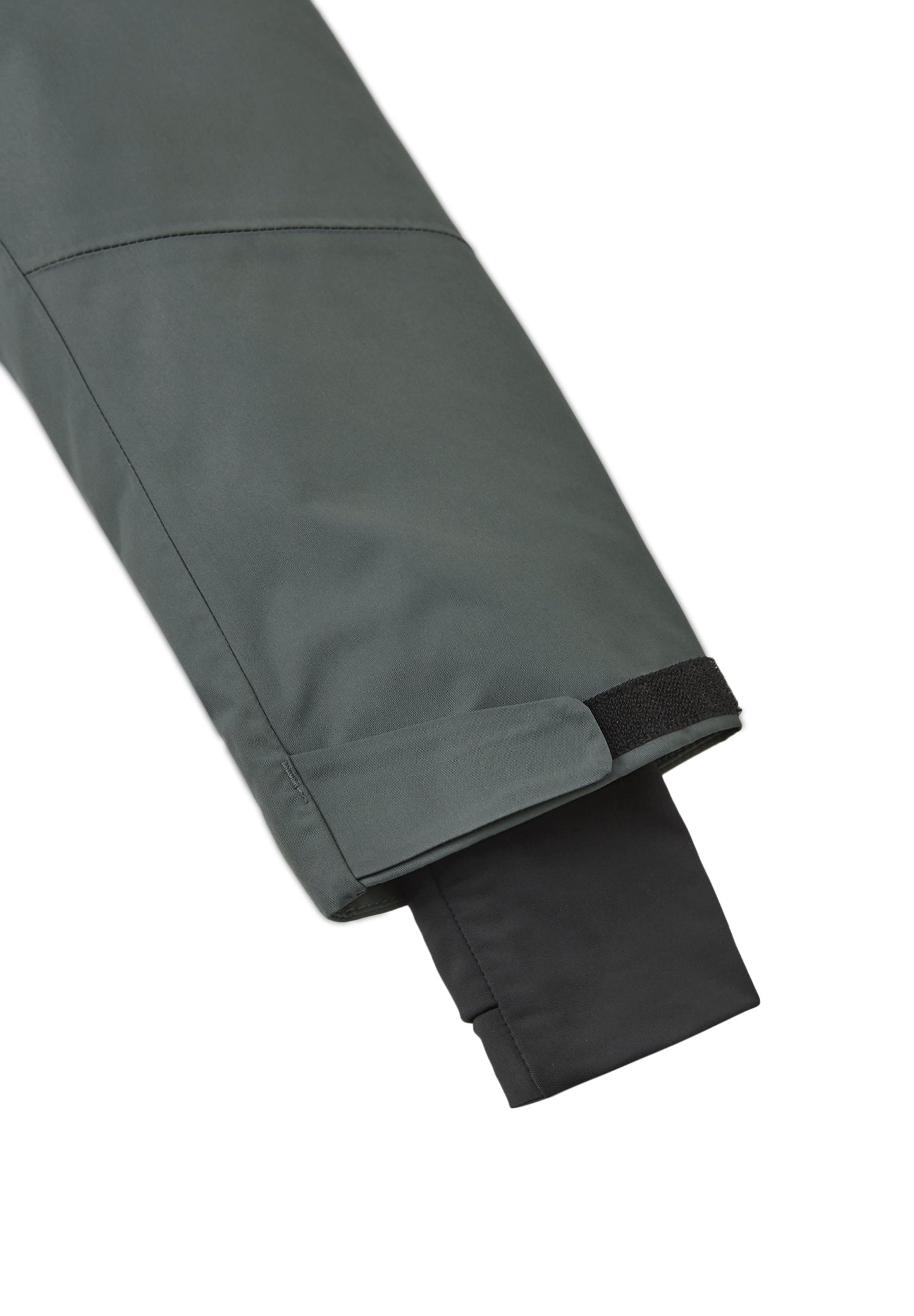 REIMA TEC+ Winteroverall/Skianzug <br>Utsjoki<br>Gr.140,152,158 <br>extra robuster Po-/Knie-/Schienbeinbereich <br>verstellbare Ärmelbündchen&Lycra-Einsätze <br>Taille regulierbar<br>Schneefang am Beinende <br>funktionelle Details <br>WS 12'000 mm