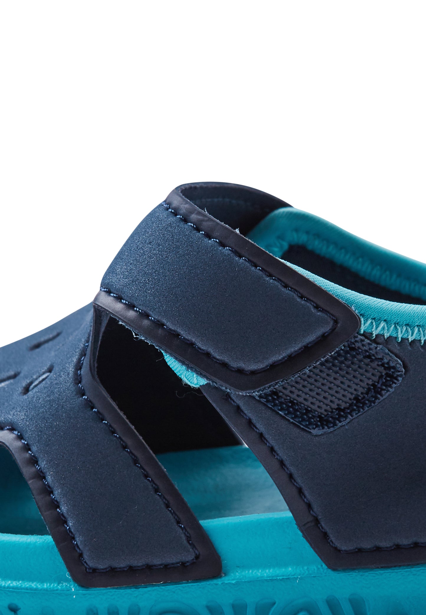 Reima Sandalen / Badesandalen<br> Koralli <br>Gr. 22, 24, 28<br> leicht & weich<br> zwei Klettverschlüsse seitlich für selbstständiges Anziehen<br> auch im/am Wasser geeignet