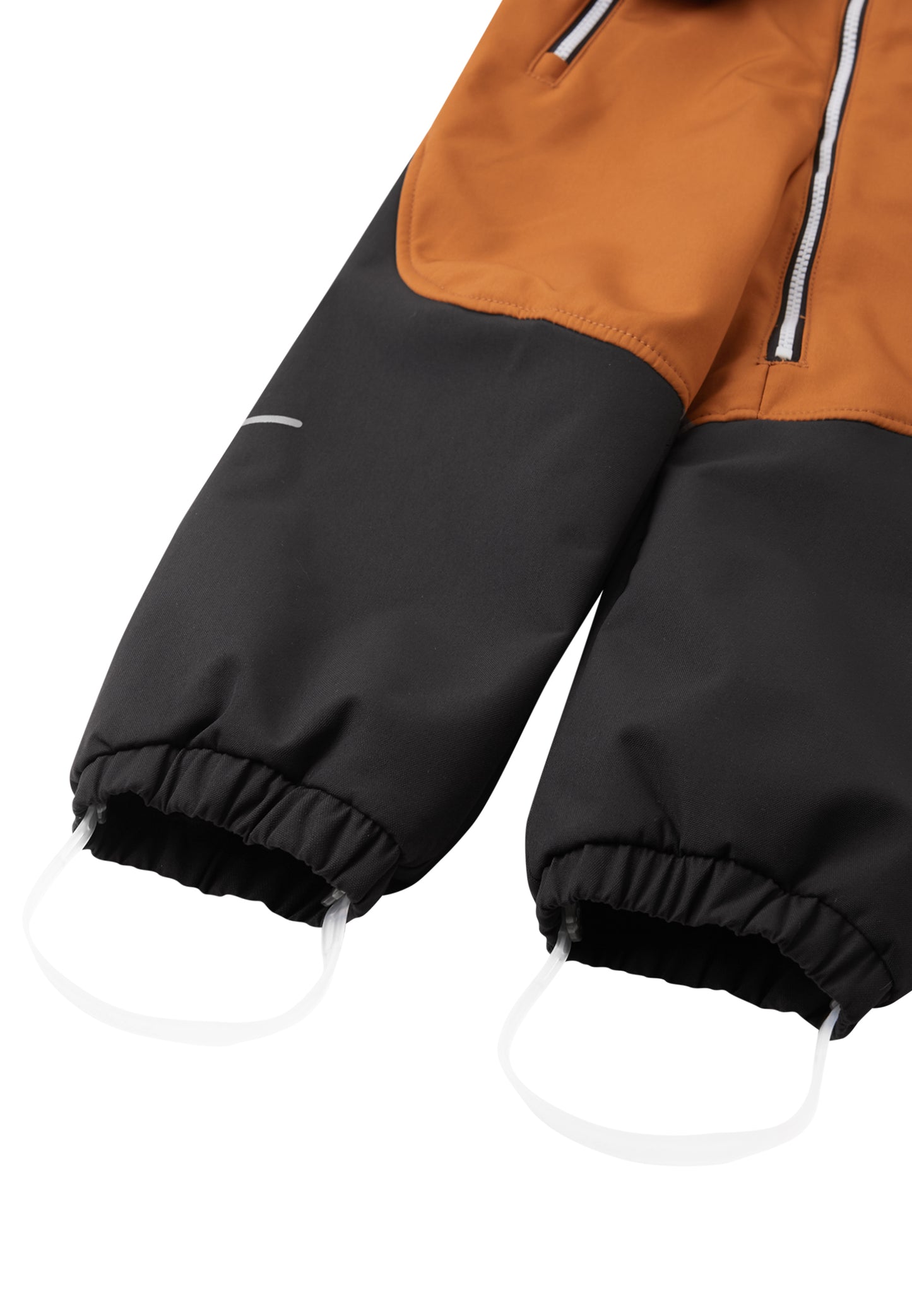 REIMA gefütterter Softshell-Overall<br> Mjosa <br>Waldspielgruppe, Outdoor, KiTa<br> Gr. 86 - 98<br> innen warmes Fleece<br> Bein- und Po extra strapazierfähig<br> abnehmbare Fussgummi<br> WS 12'000 mm