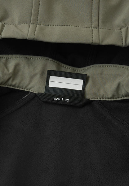 REIMA gefütterter Softshell-Overall<br> Mjosa <br>Waldspielgruppe, Outdoor, KiTa<br> Gr. 74, 80, 92<br> innen warmes Fleece<br> Bein- und Po extra strapazierfähig<br> abnehmbare Fussgummi<br> WS 12'000 mm