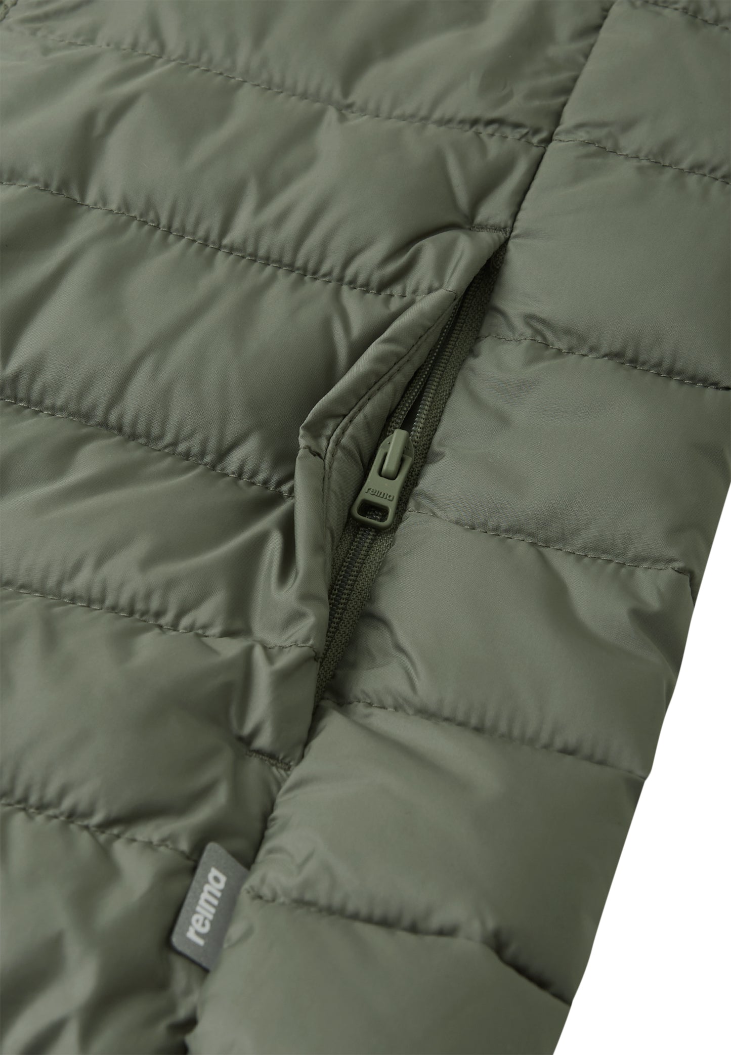 REIMA dünne Übergangs-Jacke daunenähnlich<br> Untu<br> Gr. 116, 146, 152, 158, 164<br> mit Fellex wattiert (künstliche Daune) <br> zum Separat- oder Darunter Tragen<br> WS 10'000 mm