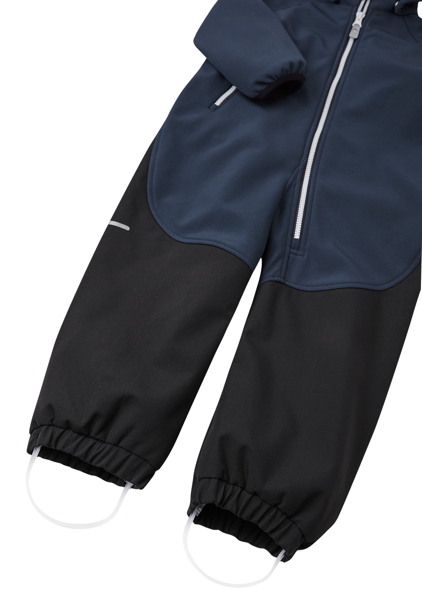 REIMA gefütterter Softshell-Overall<br> Mjosa <br>Waldspielgruppe, Outdoor, KiTa<br> Gr. 74 - 98<br> innen warmes Fleece<br> Bein- und Po extra strapazierfähig<br> abnehmbare Fussgummi<br> WS 12'000 mm