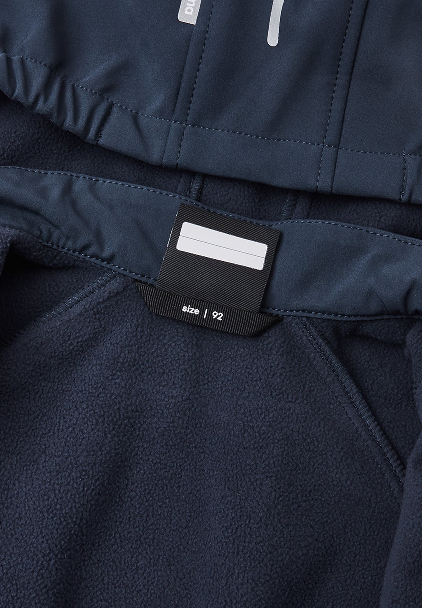 REIMA gefütterter Softshell-Overall<br> Mjosa <br>Waldspielgruppe, Outdoor, KiTa<br> Gr. 74 - 98<br> innen warmes Fleece<br> Bein- und Po extra strapazierfähig<br> abnehmbare Fussgummi<br> WS 12'000 mm