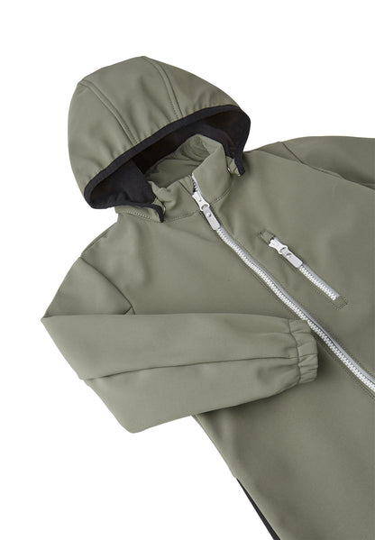 REIMA gefütterter Softshell-Overall<br> Nurmes<br>Gr. 104, 116 122<br> Waldspielgruppe, Outdoor, KiTa<br> innen weiches Fleece, aussen Softshell<br> Bein- und Po extra strapazierfähig<br> abnehmbare Fussgummi<br> WS 10'000 mm