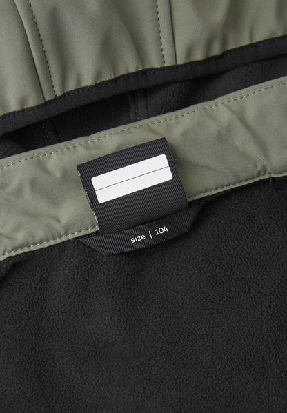 REIMA gefütterter Softshell-Overall<br> Nurmes<br>Gr. 104, 116 122<br> Waldspielgruppe, Outdoor, KiTa<br> innen weiches Fleece, aussen Softshell<br> Bein- und Po extra strapazierfähig<br> abnehmbare Fussgummi<br> WS 10'000 mm
